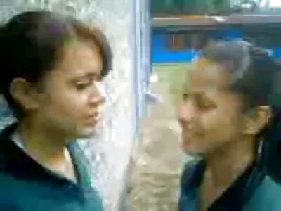 আমার 18 বছরের পুরাতন কাজের মেয়ে ভিডিও (কাইলি সেক্সি বিএফ রকেট)