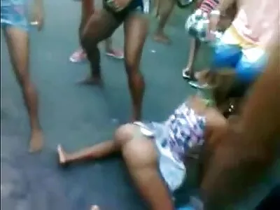 সে গিলতে ভালবাসে সেক্সি ভিডিও বিএফ